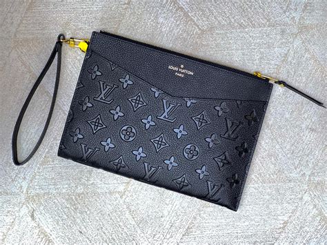 louis vuitton easy on pouch|Louis Vuitton daily pouch.